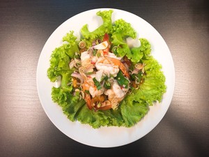 ยำตะไคร้กุ้งสด - Hot and Spicy Shrimp with Lemongrass